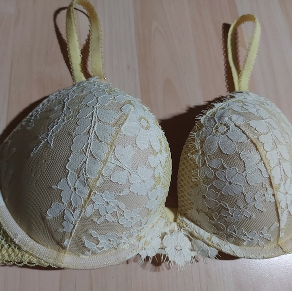 Victoria's Secret Yellow Lace Dream Angel Pushup Bra - Picture 2 of 8